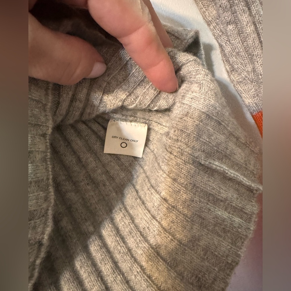 M-A-G by Magaschoni  100% Cashmere Sweater size S - Picture 6 of 9
